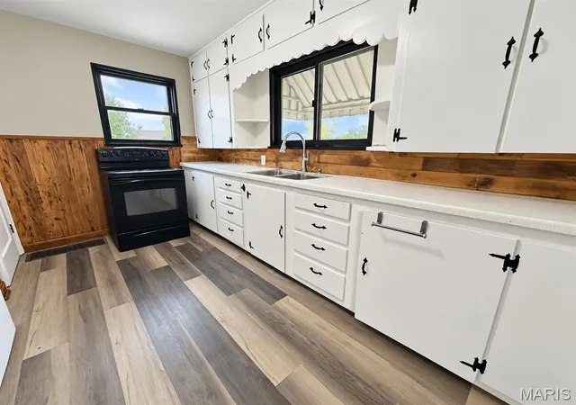 Photo 3 of Single family home for sale at 211 Niagara St, East Alton, IL 62024 | MLS# MIS26063065 | Listing updated on 2026-10-06