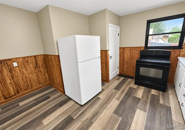 Photo 3 of Single family home for sale at 211 Niagara St, East Alton, IL 62024 | MLS# MIS26063065 | Listing updated on 2026-10-08