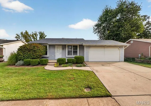 Photo 2 of Single family home for sale at 19 Fawn Meadows Dr, Eureka, MO 63025 | MLS# MIS26063073 | Listing updated on 2026-10-04