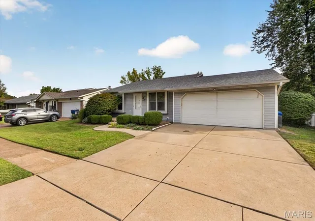 Photo 3 of Single family home for sale at 19 Fawn Meadows Dr, Eureka, MO 63025 | MLS# MIS26063073 | Listing updated on 2026-10-04