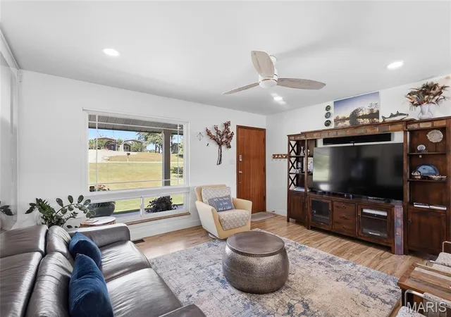 Photo 3 of Single family home for sale at 100 N Lake Dr, Leslie, MO 63056 | MLS# MIS26063075 | Listing updated on 2026-10-07