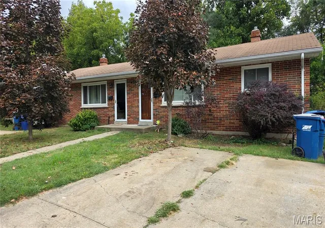Photo 1 of Multi family home for sale at 133 Woodlawn Dr, Saint Charles, MO 63301 | MLS# MIS26063084 | Listing updated on 2026-10-13