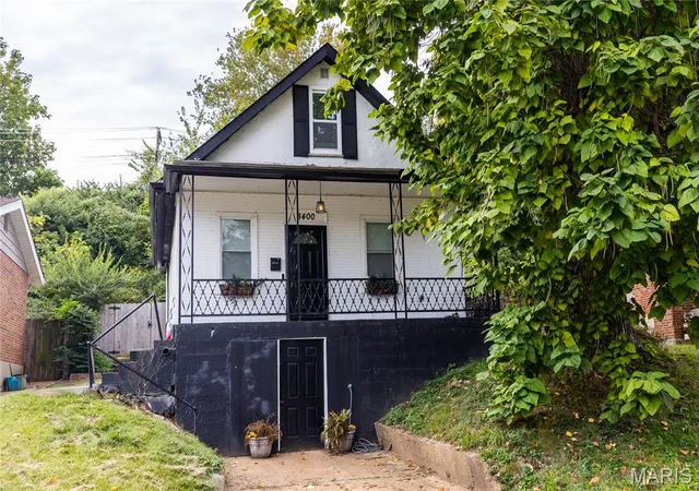 Photo 1 of Single family home for sale at 8400 Evans Ave, Saint Louis, MO 63121 | MLS# MIS26063088 | Listing updated on 2026-10-05