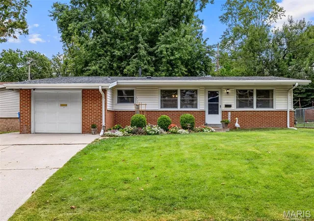Photo 1 of Sale Pending at 1320 Paddock Dr, Florissant, MO 63033 | MLS# MIS26063090 | Listing updated on 2026-10-05