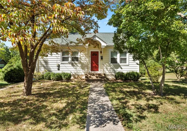 Photo 1 of Single family home for sale at 709 Payne St, Edwardsville, IL 62025 | MLS# MIS26063091 | Listing updated on 2026-10-05