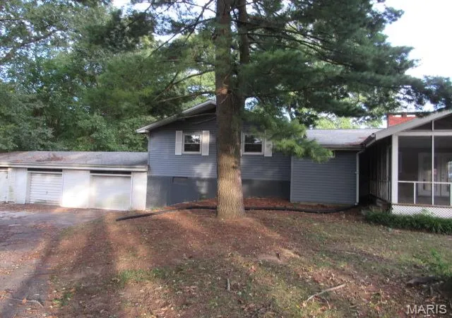 Photo 2 of Single family home for sale at 201 Whispering Oaks Dr, Bethalto, IL 62010 | MLS# MIS26063093 | Listing updated on 2026-10-03