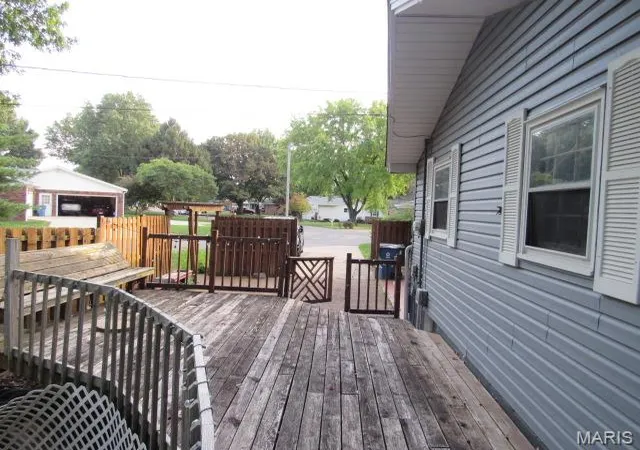 Photo 3 of Single family home for sale at 201 Whispering Oaks Dr, Bethalto, IL 62010 | MLS# MIS26063093 | Listing updated on 2026-10-03