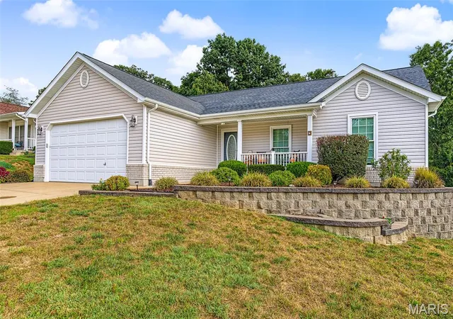 Photo 2 of Sale Pending at 9832 Sand Castle Dr, Pevely, MO 63070 | MLS# MIS26063097 | Listing updated on 2026-10-05