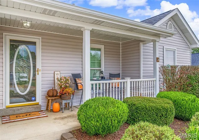Photo 3 of Sale Pending at 9832 Sand Castle Dr, Pevely, MO 63070 | MLS# MIS26063097 | Listing updated on 2026-10-05