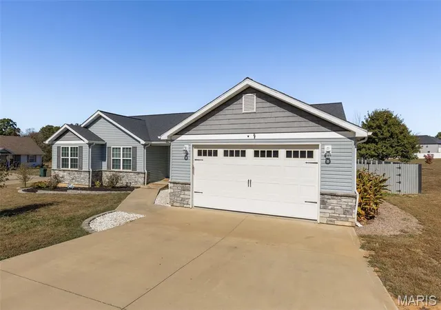 Photo 2 of Single family home for sale at 212 Redbud Dr, Fredericktown, MO 63645 | MLS# MIS26063099 | Listing updated on 2026-10-21