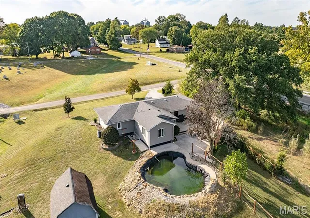 Photo 3 of Single family home for sale at 115 Schoeneman Rd, Shipman, IL 62685 | MLS# MIS26063100 | Listing updated on 2026-10-02
