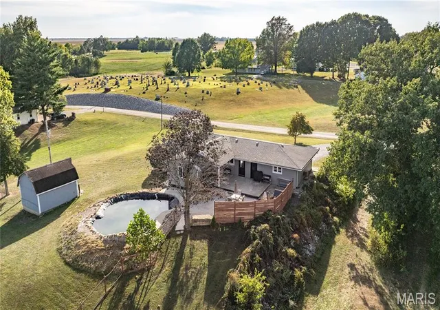 Photo 4 of Single family home for sale at 115 Schoeneman Rd, Shipman, IL 62685 | MLS# MIS26063100 | Listing updated on 2026-10-02