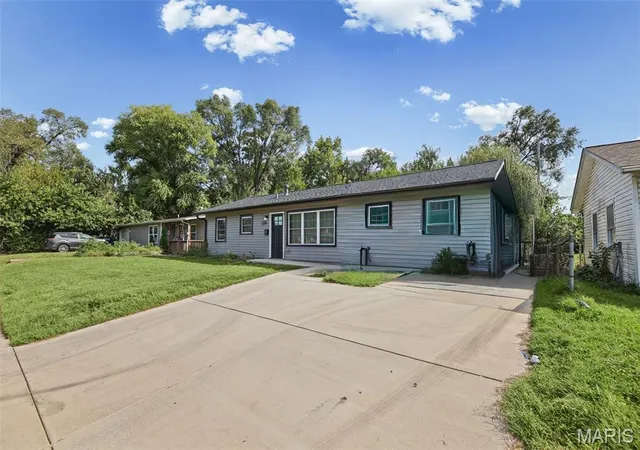 Photo 3 of Single family home for sale at 2108 Saint Clair Ave, Granite City, IL 62040 | MLS# MIS26063101 | Listing updated on 2026-10-06