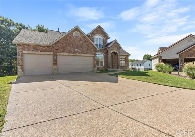 Photo 2 of Sale Pending at 2221 Homefield Grv Dr, O Fallon, MO 63366 | MLS# MIS26063111 | Listing updated on 2026-10-13