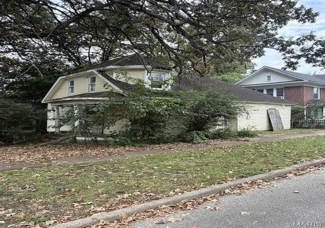 Photo 3 of Single family home for sale at 523 N 6th Street, Poplar Bluff, MO 63901 | MLS# MIS26063114 | Listing updated on 2026-10-01