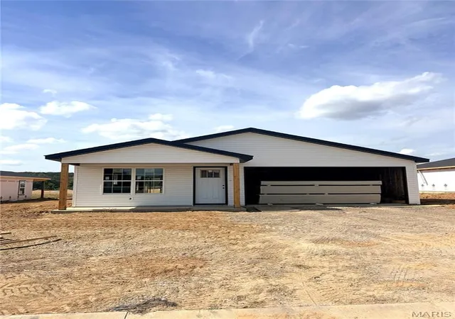 Photo 2 of Single family home for sale at 43 High Garden St, Cape Girardeau, MO 63701 | MLS# MIS26063120 | Listing updated on 2026-10-02