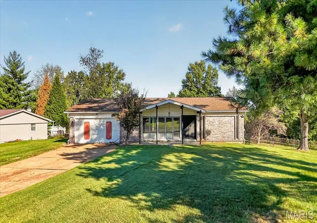 Photo 1 of Single family home for sale at 14 El Jer Dr, Cedar Hill, MO 63016 | MLS# MIS26063122 | Listing updated on 2026-09-30