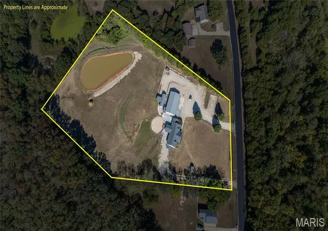Photo 2 of Manufactured home for sale at 8025 Berry Rd, Bonne Terre, MO 63628 | MLS# MIS26063124 | Listing updated on 2026-09-30
