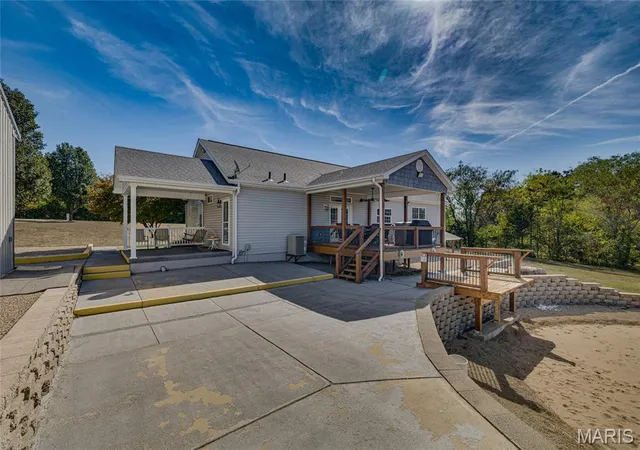 Photo 4 of Manufactured home for sale at 8025 Berry Rd, Bonne Terre, MO 63628 | MLS# MIS26063124 | Listing updated on 2026-09-30