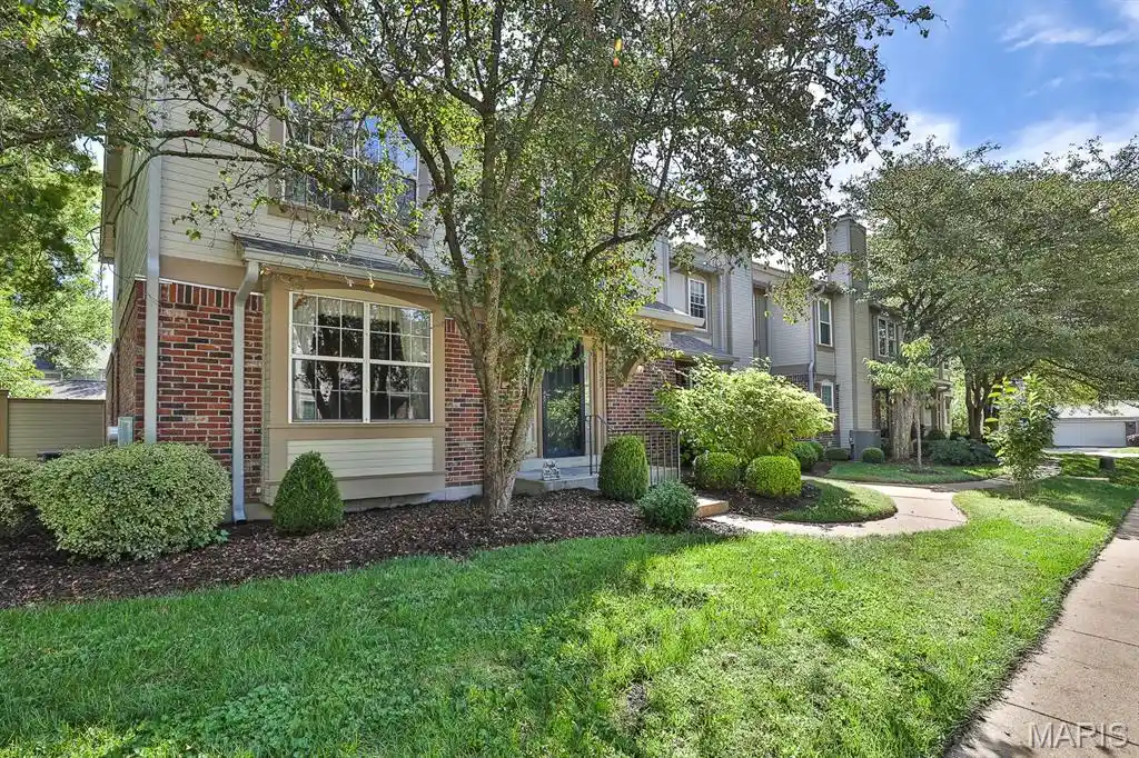 Listing Photo 2 - Condo for sale in 5420 Kenrick Parke Dr located at 5420 Kenrick Parke Dr, Saint Louis, MO 63119 - Unit 5420 Kenrick Parke Dr