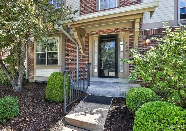 Listing Photo 3 - Condo for sale in building located at 5420 Kenrick Parke Dr, Saint Louis, MO 63119