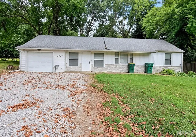 Photo 1 of Single family home for sale at 1915 Green Valley Dr, Saint Louis, MO 63136 | MLS# MIS26063129 | Listing updated on 2026-09-30