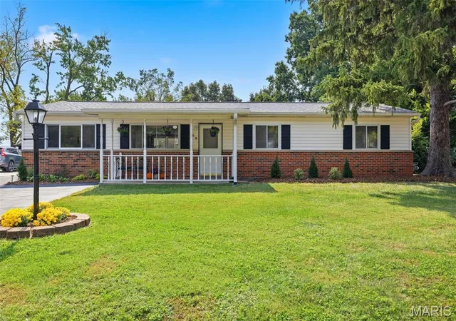 Photo 1 of Sale Pending at 259 Ramsey Ln, Ballwin, MO 63021 | MLS# MIS26063133 | Listing updated on 2026-10-05