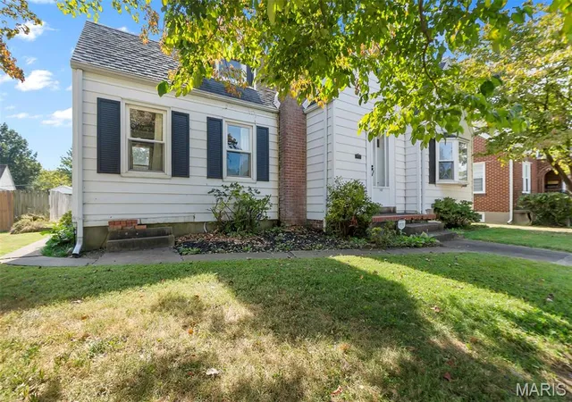 Photo 3 of Single family home for sale at 1401 Bloomfield St, Cape Girardeau, MO 63703 | MLS# MIS26063140 | Listing updated on 2026-10-05