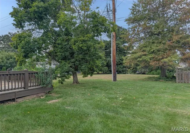 Photo 2 of Single family home for sale at 24 Huntington Pkwy, Saint Charles, MO 63301 | MLS# MIS26063151 | Listing updated on 2026-10-04