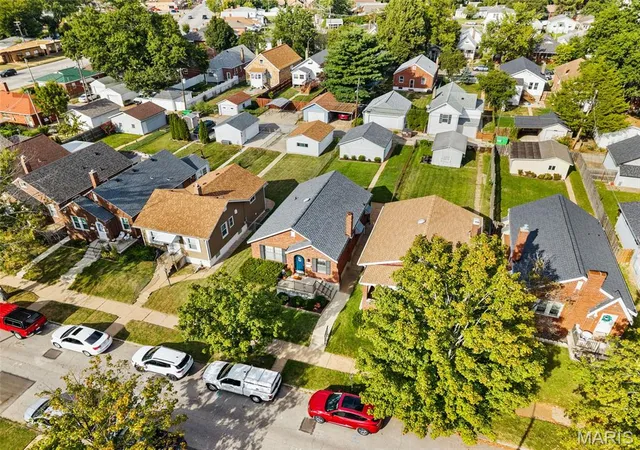 Photo 4 of Sale Pending at 5445 Robert Ave, Saint Louis, MO 63109 | MLS# MIS26063158 | Listing updated on 2026-10-02