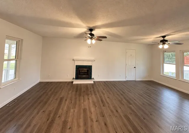 Photo 4 of Single family home for sale at 302 Roosevelt Ave, Warrenton, MO 63383 | MLS# MIS26063166 | Listing updated on 2026-10-07