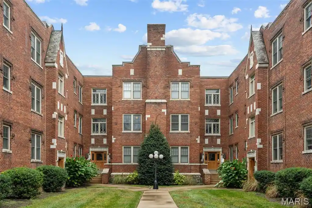 Listing Photo 1 - Condo for sale in 4101 Magnolia Ave located at 4101 Magnolia Ave, St. Louis, MO 63110 - Unit #206