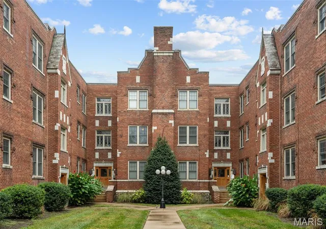 Photo 1 of Condo for sale at 4101 Magnolia Ave #206, Saint Louis, MO 63110 | MLS# MIS26063167 | Listing updated on 2026-10-22