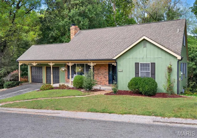 Photo 2 of Single family home for sale at 208 Westmoreland St, Collinsville, IL 62234 | MLS# MIS26063170 | Listing updated on 2026-10-09