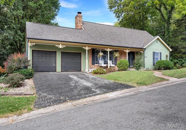 Photo 3 of Single family home for sale at 208 Westmoreland St, Collinsville, IL 62234 | MLS# MIS26063170 | Listing updated on 2026-10-09