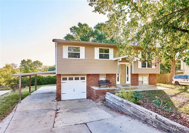 Photo 2 of Single family home for sale at 1093 Orchard Trl, Pevely, MO 63070 | MLS# MIS26063171 | Listing updated on 2026-10-19