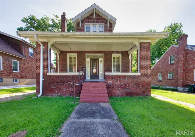 Photo 1 of Single family home for sale at 3056 Bellerive Dr, Saint Louis, MO 63121 | MLS# MIS26063172 | Listing updated on 2026-10-07