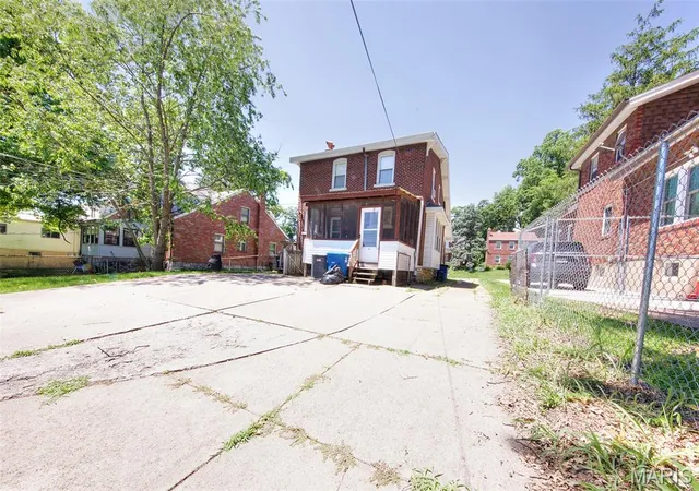 Photo 3 of Single family home for sale at 3056 Bellerive Dr, Saint Louis, MO 63121 | MLS# MIS26063172 | Listing updated on 2026-10-07