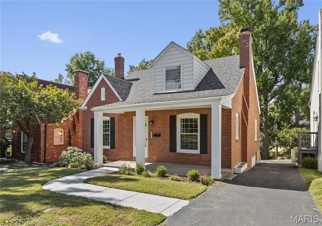 Photo 2 of Single family home for sale at 553 Westview Dr, Saint Louis, MO 63130 | MLS# MIS26063173 | Listing updated on 2026-10-05