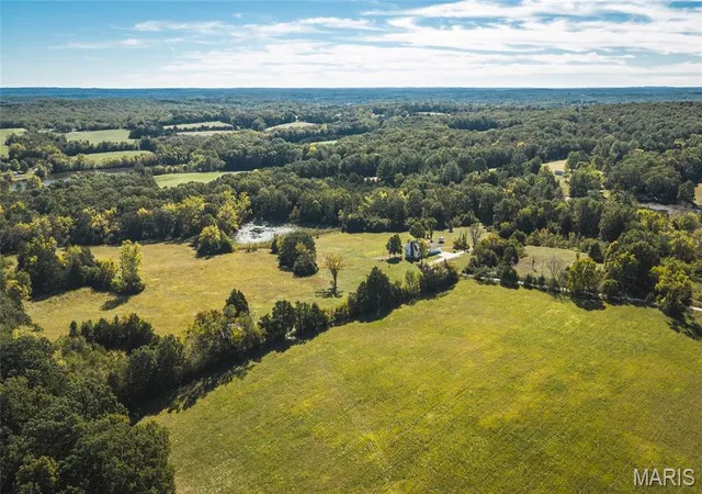 Photo 3 of House for sale at 8134 Diamond School Rd, Luebbering, MO 63061 | MLS# MIS26063175 | Listing updated on 2026-10-18