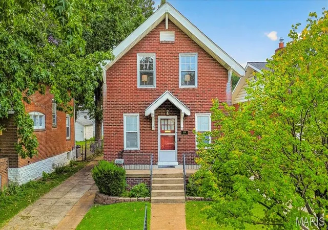 Photo 2 of Sale Pending at 4948 Neosho St, Saint Louis, MO 63109 | MLS# MIS26063180 | Listing updated on 2026-10-05