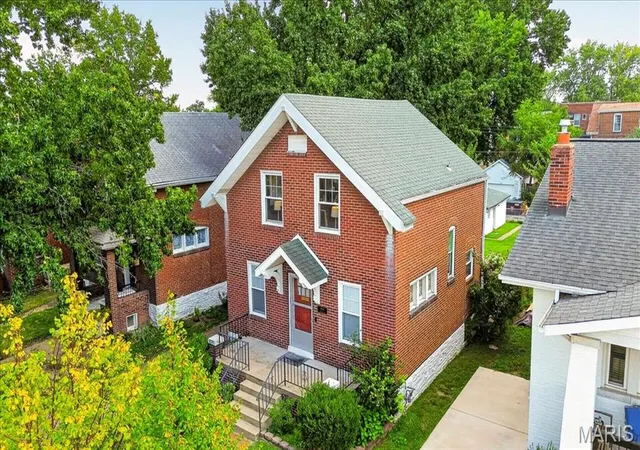 Photo 3 of Sale Pending at 4948 Neosho St, Saint Louis, MO 63109 | MLS# MIS26063180 | Listing updated on 2026-10-05