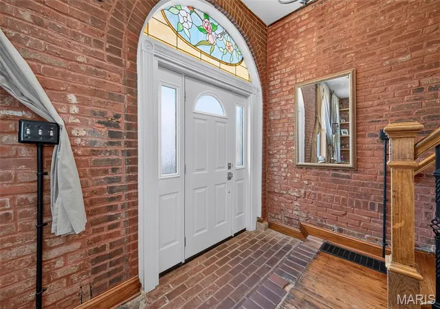 Photo 4 of Sale Pending at 2906 Virginia Ave, Saint Louis, MO 63118 | MLS# MIS26063188 | Listing updated on 2026-10-05