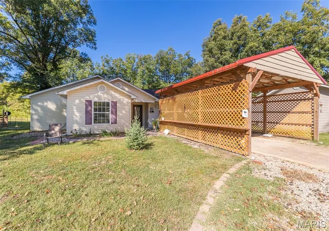 Photo 2 of Single family home for sale at 2121 Pike St, Poplar Bluff, MO 63901 | MLS# MIS26063194 | Listing updated on 2026-10-06