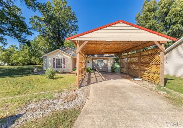 Photo 4 of Single family home for sale at 2121 Pike St, Poplar Bluff, MO 63901 | MLS# MIS26063194 | Listing updated on 2026-10-06