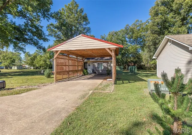 Photo 3 of Single family home for sale at 2121 Pike St, Poplar Bluff, MO 63901 | MLS# MIS26063194 | Listing updated on 2026-10-06