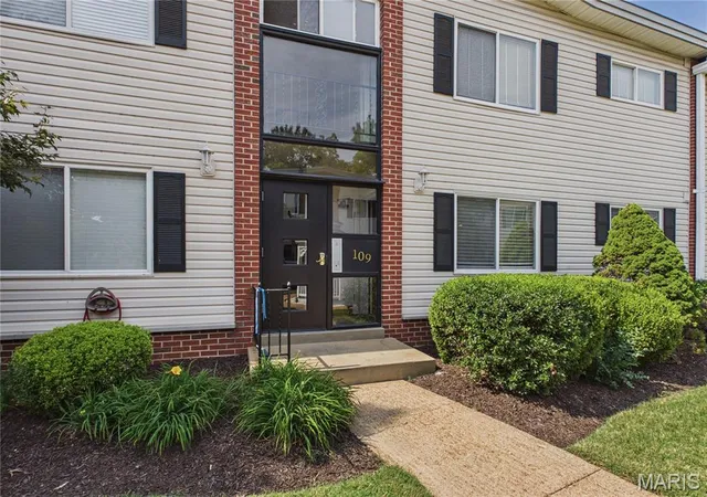 Photo 2 of Condo for sale at 109 E Washington Ave #1N, Saint Louis, MO 63122 | MLS# MIS26063195 | Listing updated on 2026-10-05