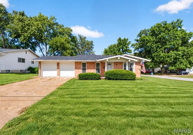 Photo 1 of Sale Pending at 1395 Derhake Rd, Florissant, MO 63033 | MLS# MIS26063196 | Listing updated on 2026-10-17