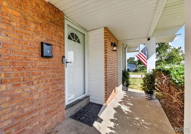 Photo 2 of Sale Pending at 1395 Derhake Rd, Florissant, MO 63033 | MLS# MIS26063196 | Listing updated on 2026-10-17