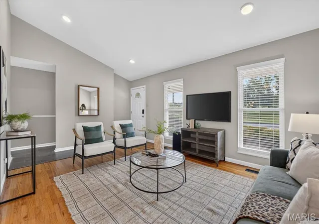Photo 3 of Sale Pending at 1395 Derhake Rd, Florissant, MO 63033 | MLS# MIS26063196 | Listing updated on 2026-10-17